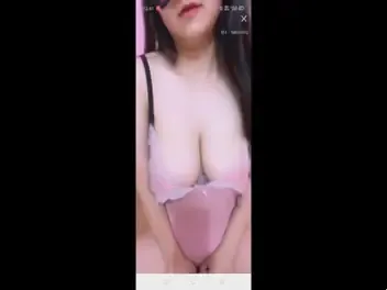 Live Show Cewek Seksi Digempur Kontol Gede Memek Getar