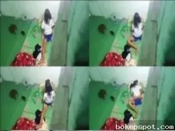 Rekaman diam diam pasangan muda main di kamar bikin panas