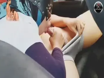 Tante Montok Ngemut Kontol di Mobil Sampai Crot Mulut